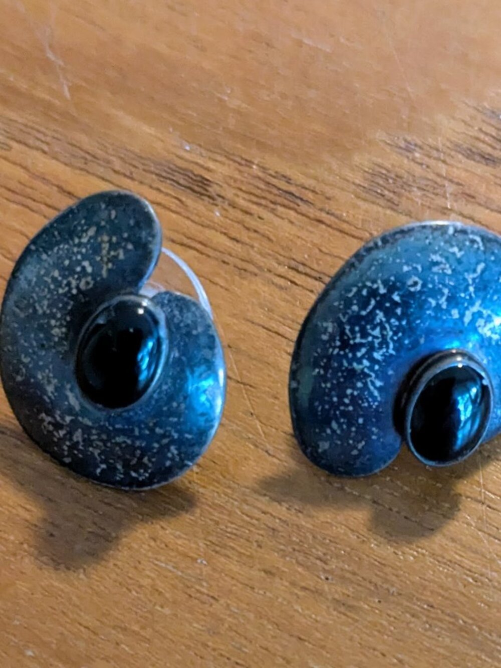 Vintage Sterling Silver Abstract Shell Stud Earrings Black Onyx Stone 925 Signed